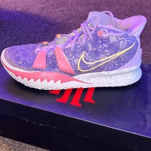 Kyrie 7 daughters slightly used